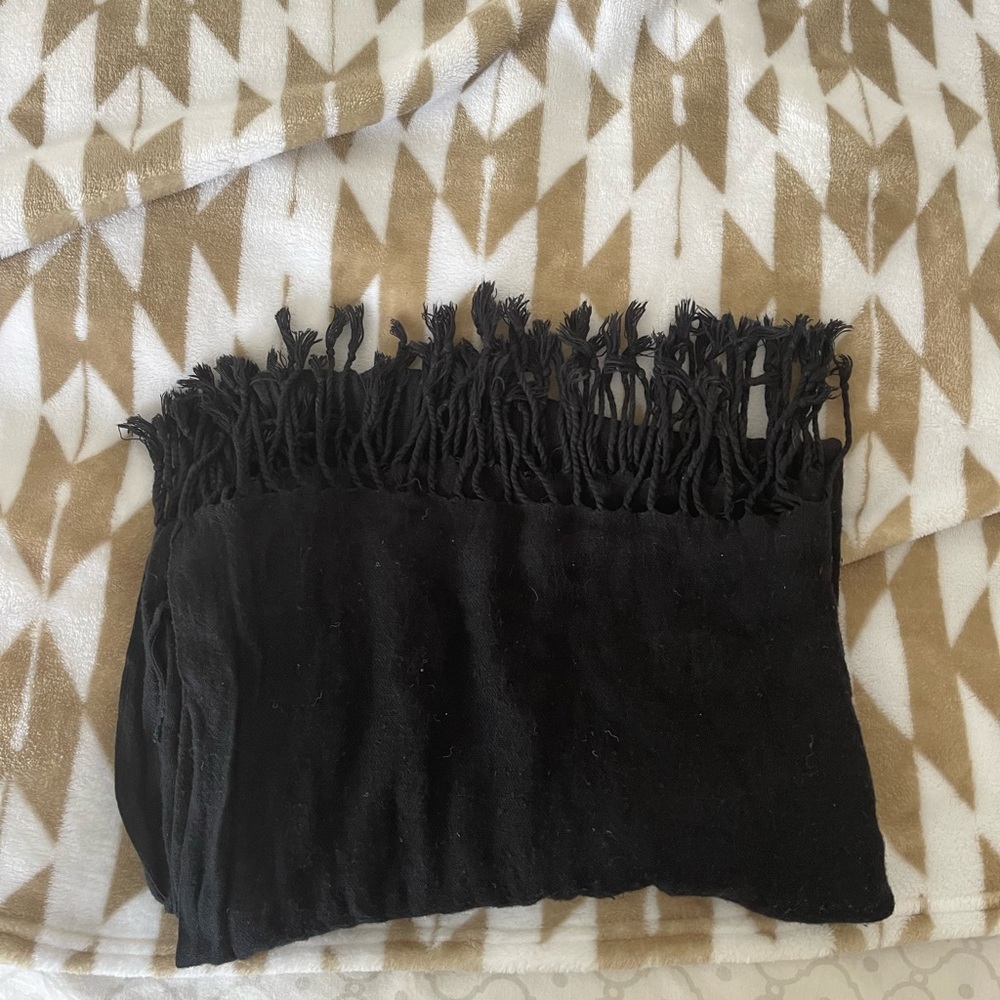 Women’s Black Scarf